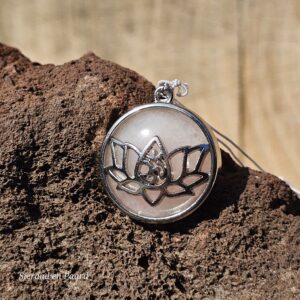 Hanger Lotus Ohm met Rozenkwarts